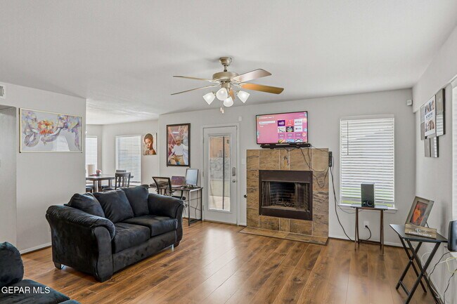 Photo - 4613 Al Hernandez St