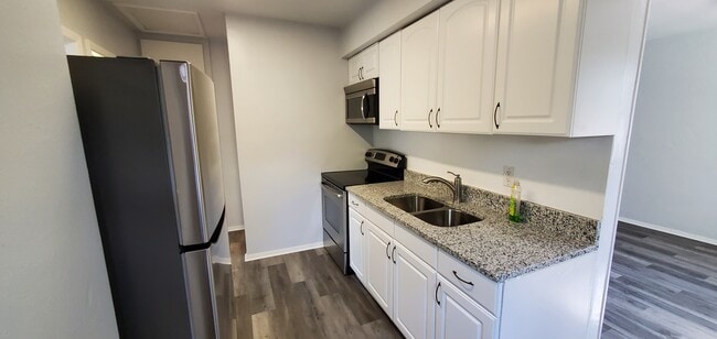 Photo - 3351 Hillsdale Ave Unit B