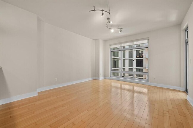 Building Photo - 603 Davis St Unit 1907 Rental