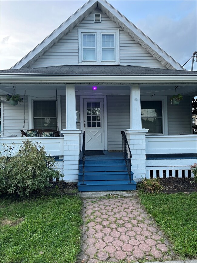 Building Photo - 540 Decker Ave