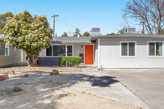Photo - 611-613 Russell Boulevard Unidad 613