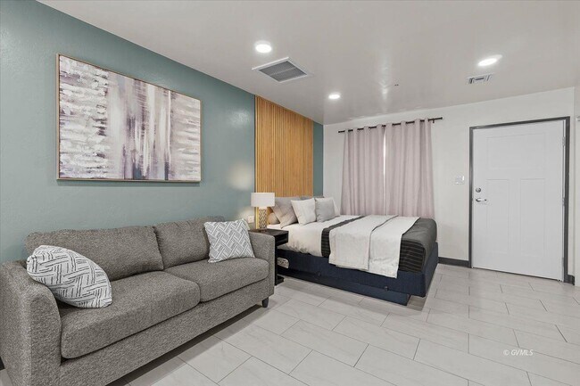 Photo - 1879 Peppertree Dr