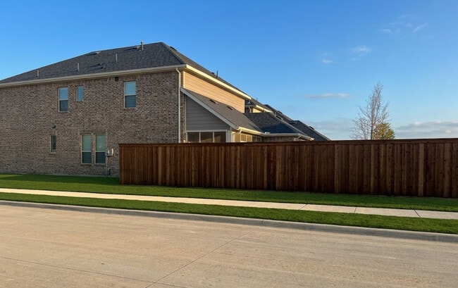 Photo - 140 Ashbrook St
