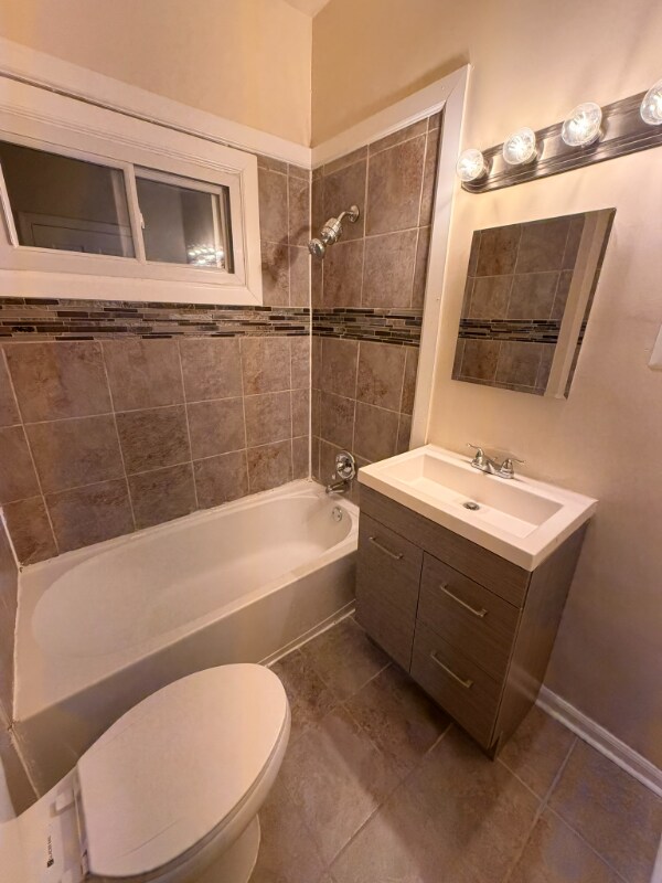 Photo - 1106 Queen St NE Unit Apt 4