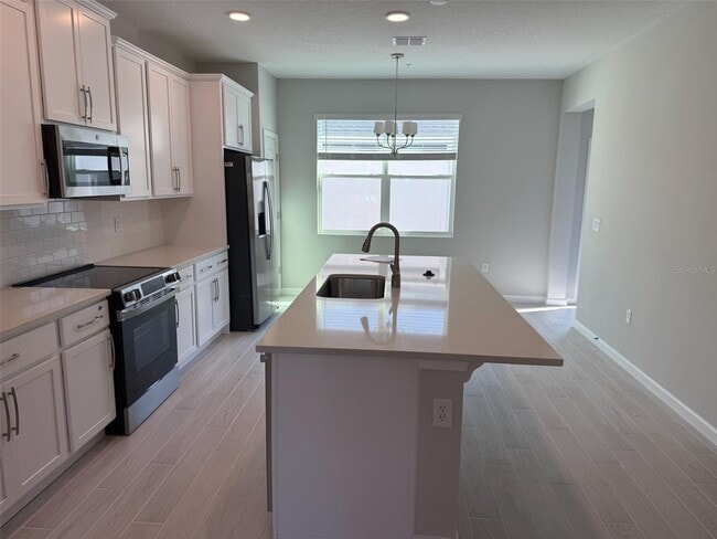 Photo - 611 Pothos St