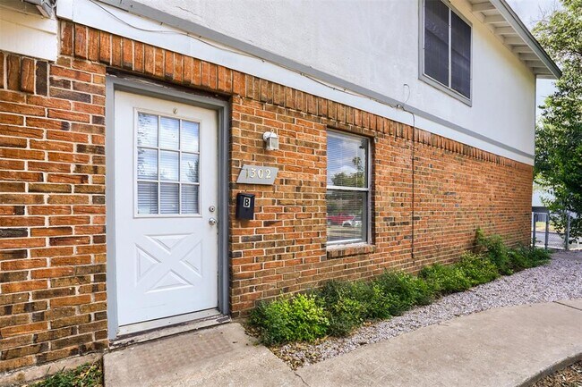 Building Photo - 1302 Radcliff Dr