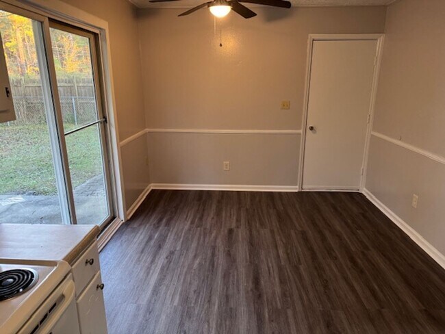 Photo - 222 Poplar Rd