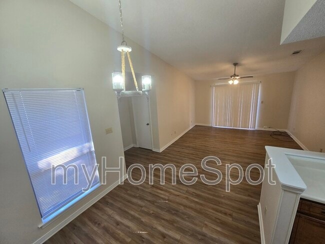 Photo - 8430 Country Walk Dr