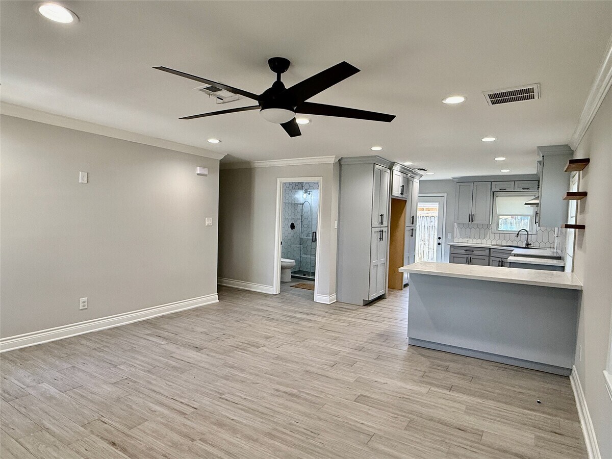 Photo - 708 Crown St