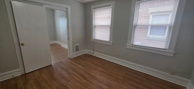 Building Photo - 382 Bond St Unit 2nd floor Rental