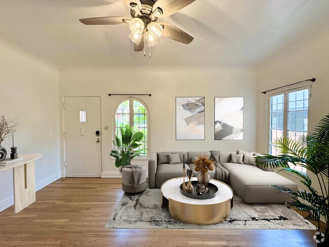 Building Photo - 221 S Gramercy Pl Rental