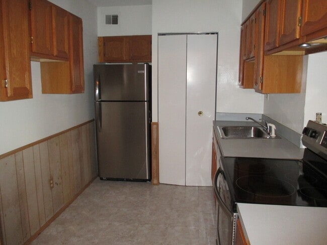 Photo - One Bedroom at Place One Condo in Alexandria