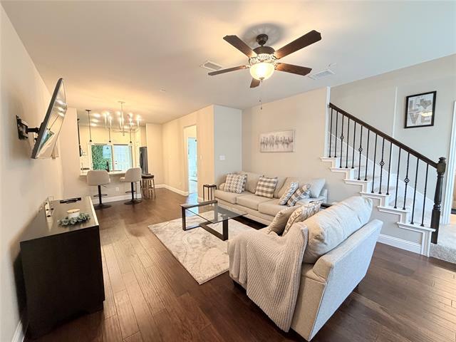 Photo - 305 Tottenham Ct