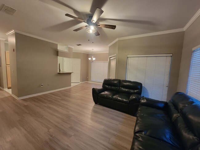 Building Photo - 7800 Point Meadows Dr Unit 627