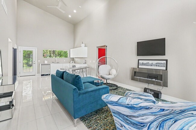 Photo - Rent: 2 bed unit