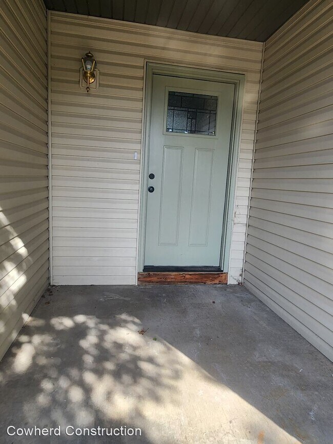 3 br, 2 bath House 2443 W Rockwood Rental For Rent in Springfield, MO