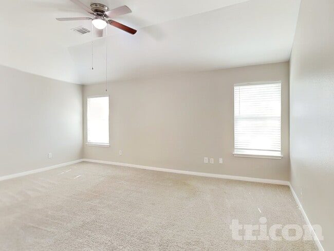 Photo - 352 Meadow Park