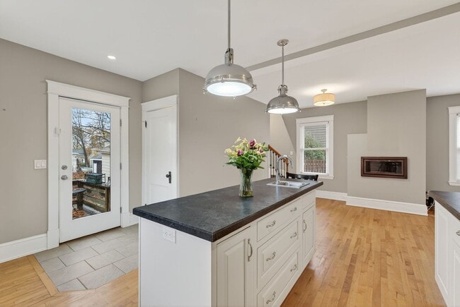 Photo - Sunny Bungalow in Willard Square