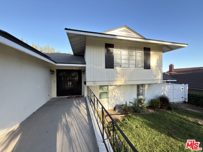 Photo - 9558 Swinton Ave