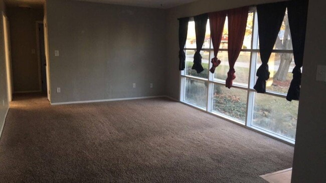 Photo - 3 bed/1bath - Great location