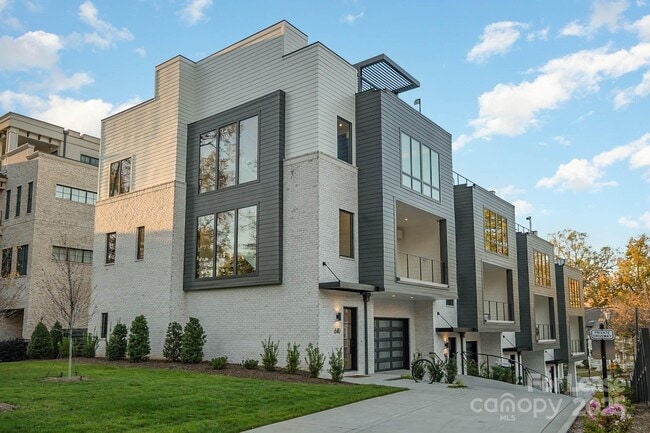 Building Photo - 616 Queens Rd Rental