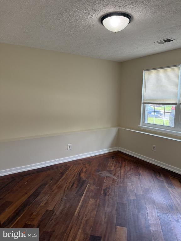 Photo - 706 Woodbridge Center Way