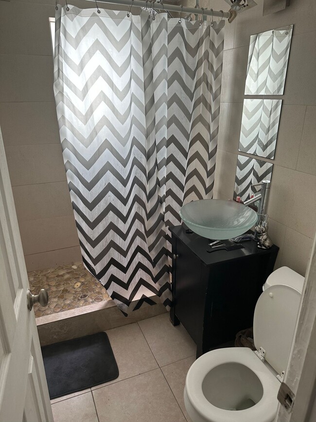 Building Photo - 1555 Pennsylvania Ave Unit 10 Rental