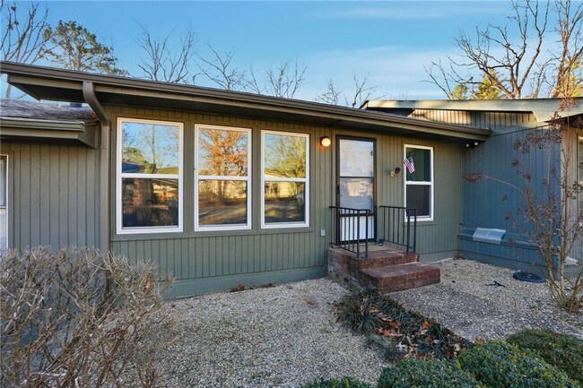 10 Dogwood Cir