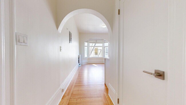 Photo - 1060 Bush St