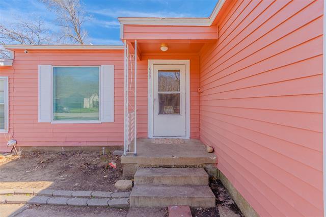 Photo - 600 NE 11th St