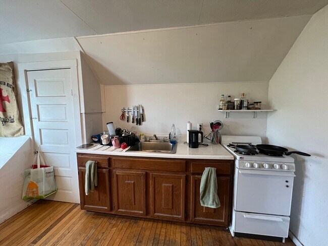 Photo - 11 Burnham St Unit 3