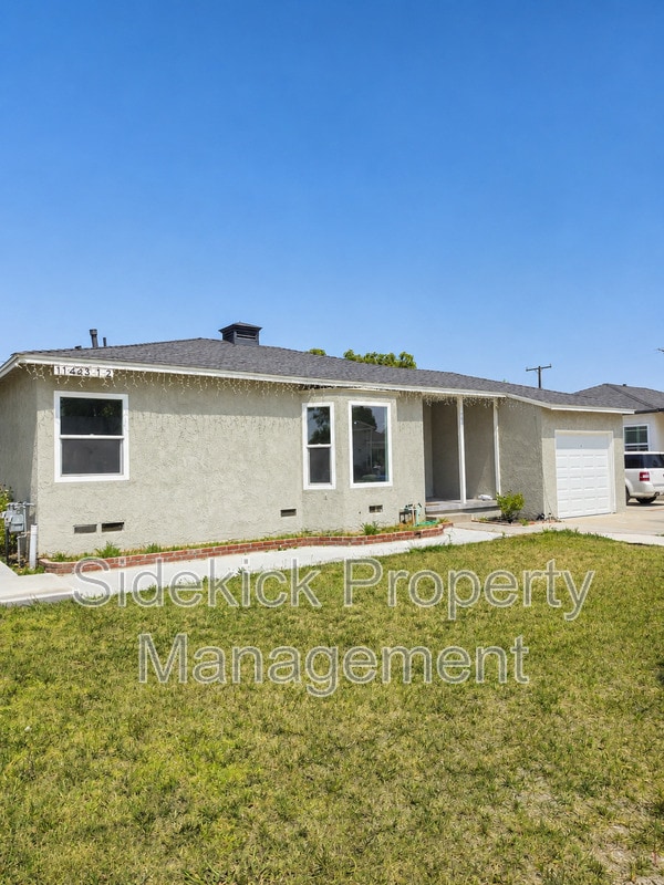 Photo - 11443 Dicky St