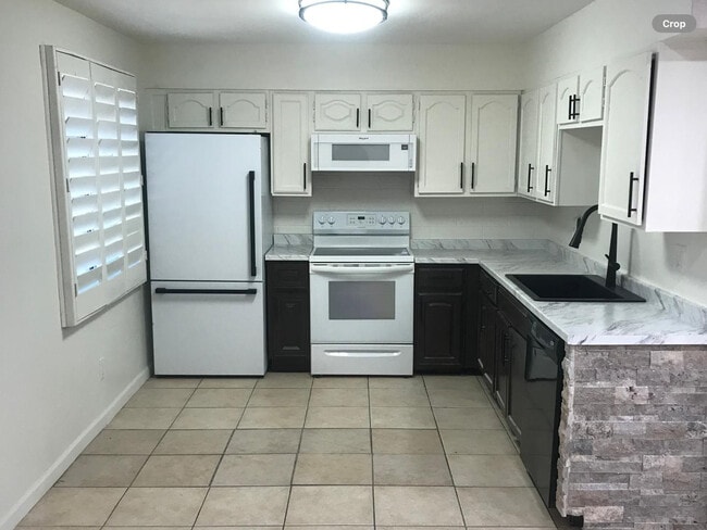 Building Photo - 2124 E Broadway Rd Unit Apt A