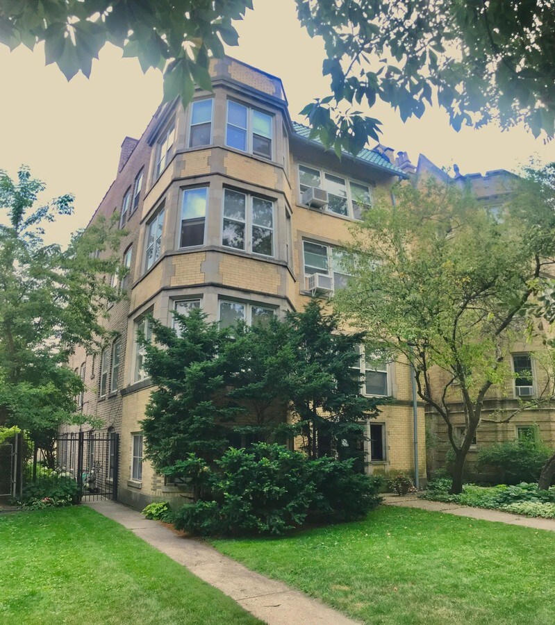 1343 W Greenleaf Ave Condo Condo for Rent in Chicago, IL