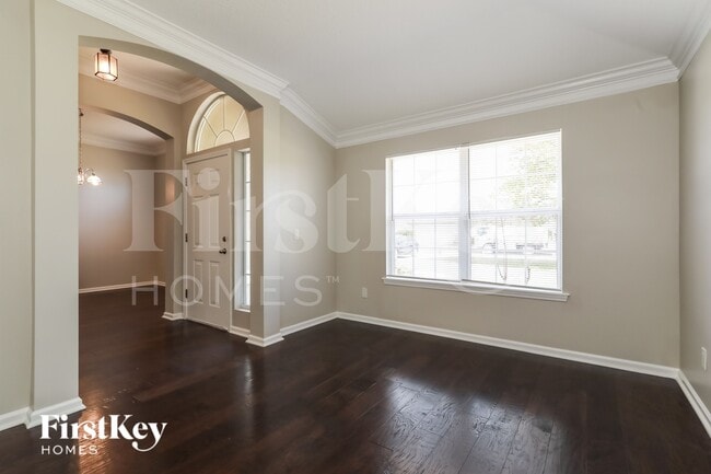 653 W Johns Crk Pkwy