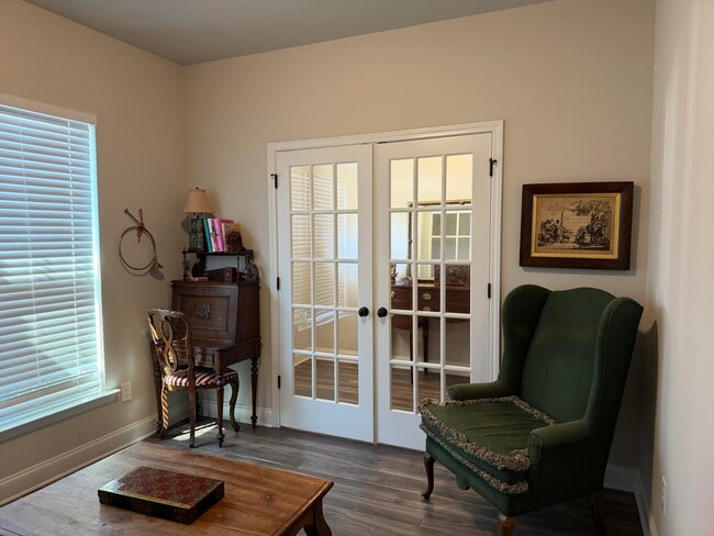 Photo - 352 Fox Haven Dr