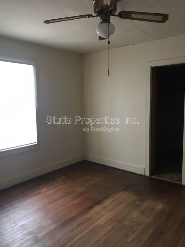 Photo - 903 E 8th St