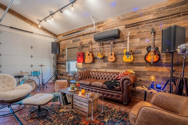 Photo - 5200 St Georges Green