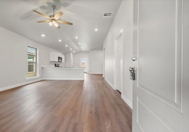 Photo - Fabulous and New! 3/2/2