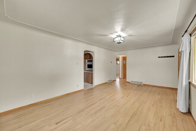 Photo - $3,195.00 - 3 Bedrooms, 2 Bathrooms Single...