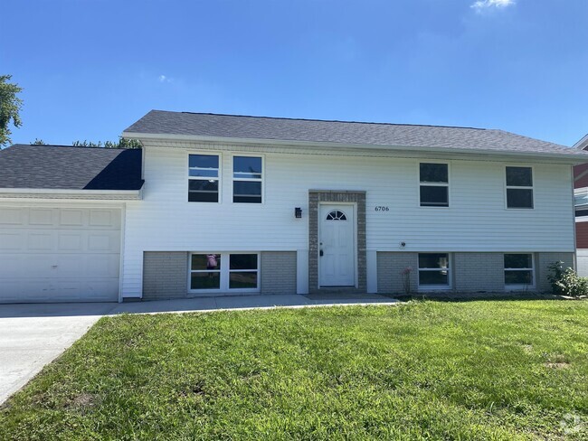 Building Photo - 6706 Kingswood Ln NE Rental