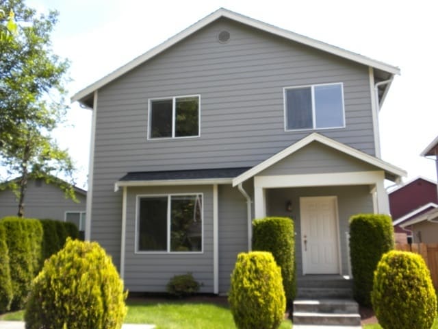 Building Photo - 8721 8th Pl NE