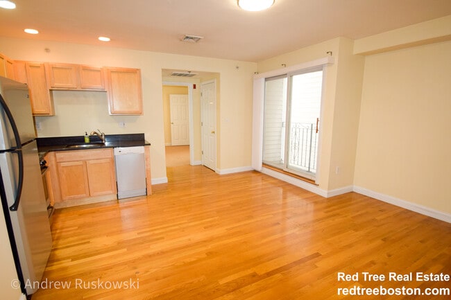 Building Photo - 393 W Broadway Unit 4