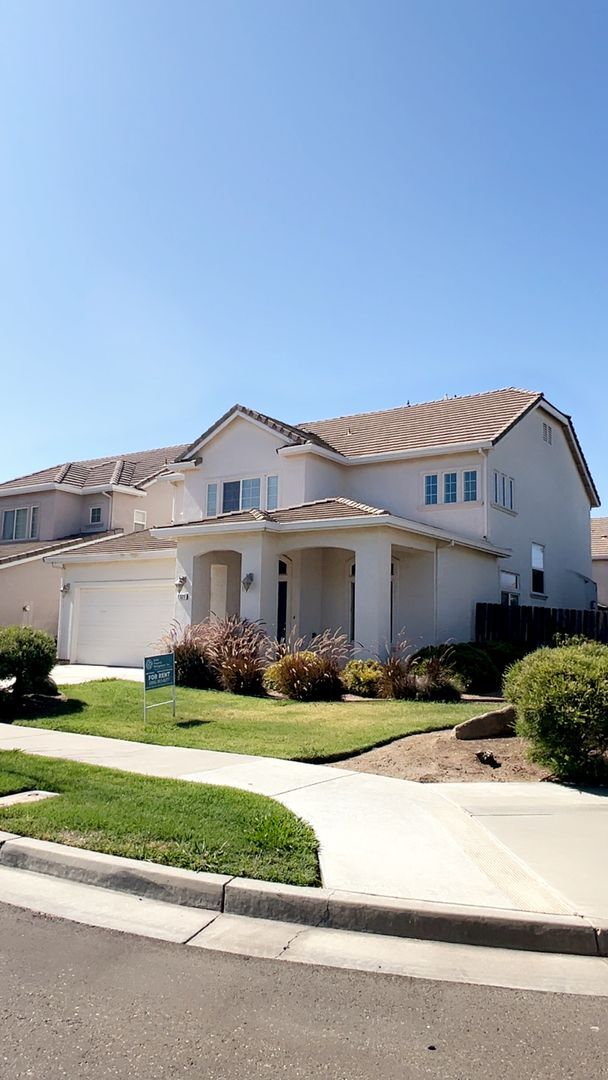 SUMMER MOVE IN SPECIAL...1/2 OFF ONE MONTH... - SUMMER MOVE IN SPECIAL...1/2 OFF ONE MONTH... House