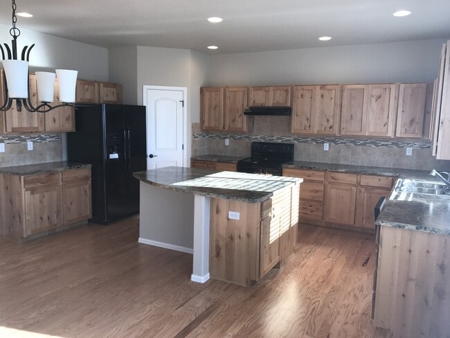Photo - Nice house, 4 bedroom with Mountain Views in Windsor!