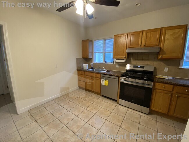 Photo - 1028 Fellsway Apartment