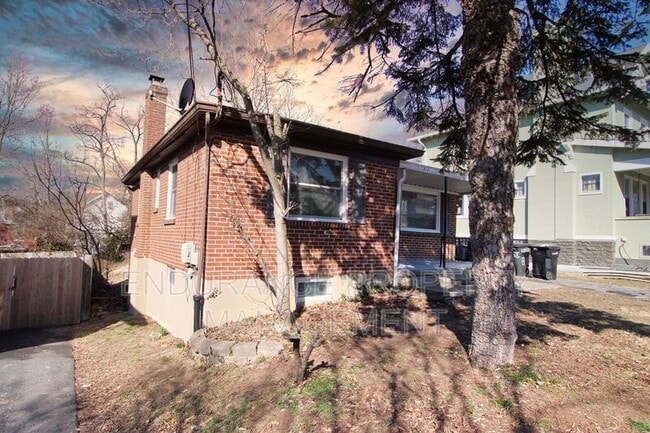 Photo - 855 Academy Ave