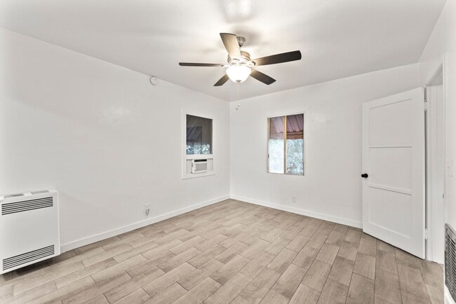 Photo - 10639 Fitzroy Ave Unit B