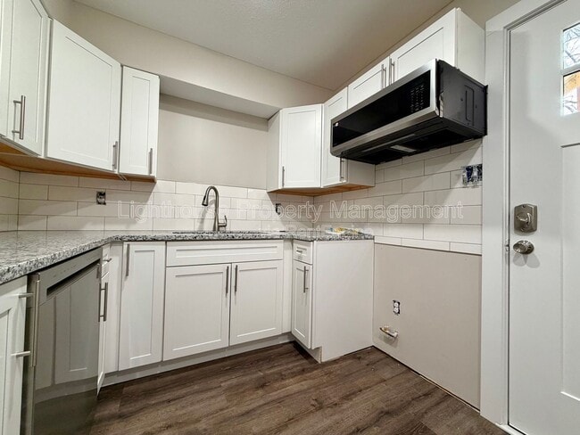 Photo - 2633 Woodward Ave SW Unit B