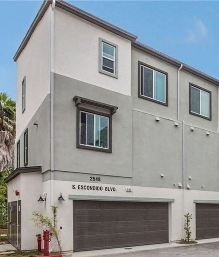 Beautiful Modern 3-Story Townhome - Beautiful Modern 3-Story Townhome